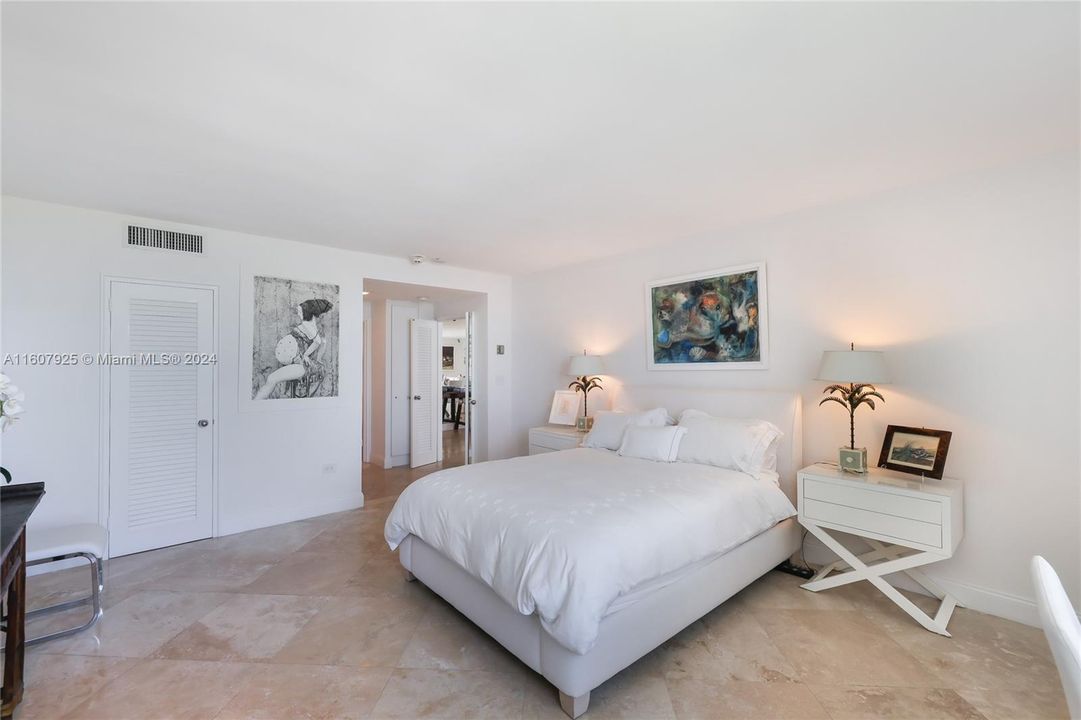 For Sale: $1,750,000 (2 beds, 2 baths, 1320 Square Feet)