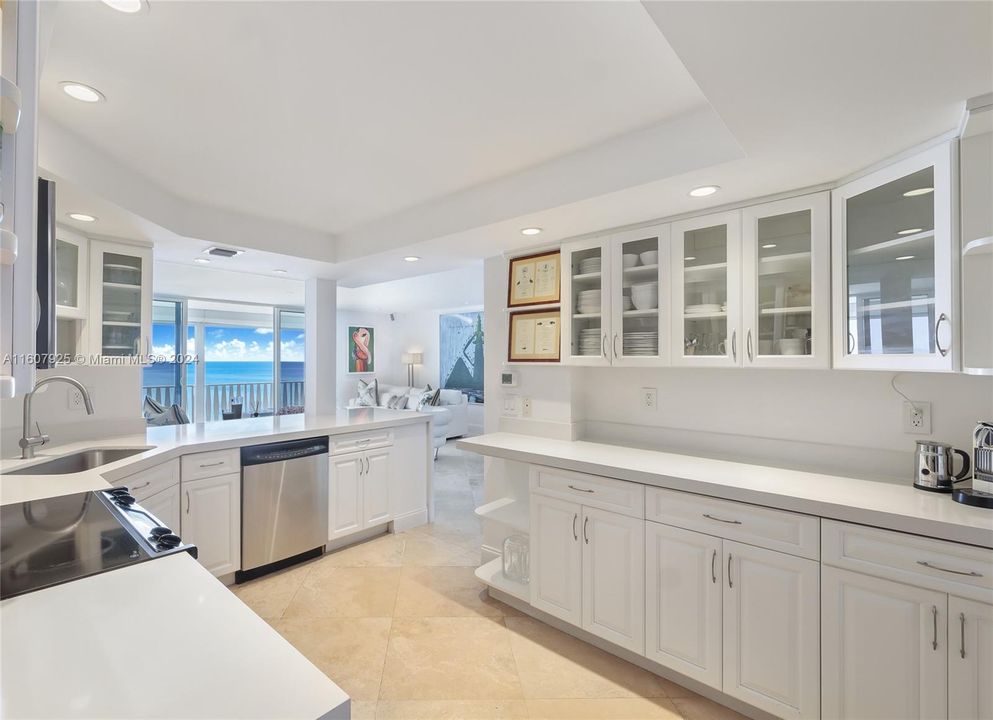 For Sale: $1,750,000 (2 beds, 2 baths, 1320 Square Feet)