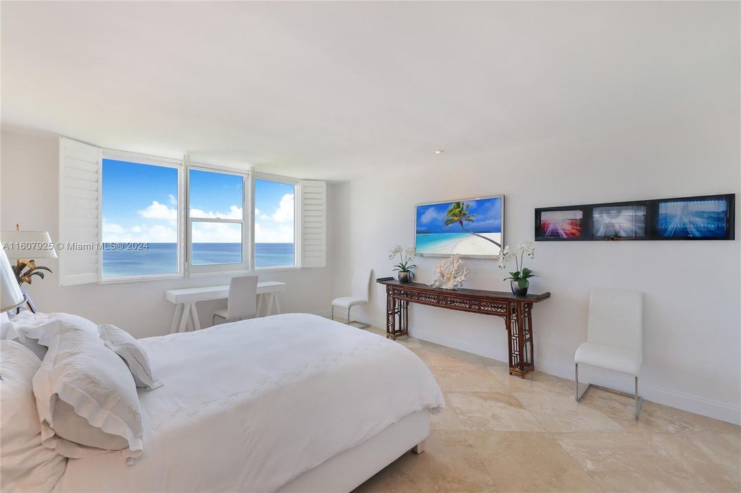 For Sale: $1,750,000 (2 beds, 2 baths, 1320 Square Feet)