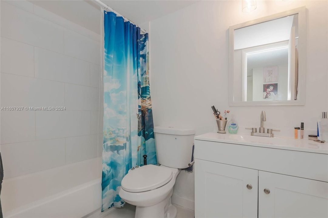 For Sale: $299,000 (2 beds, 1 baths, 1056 Square Feet)