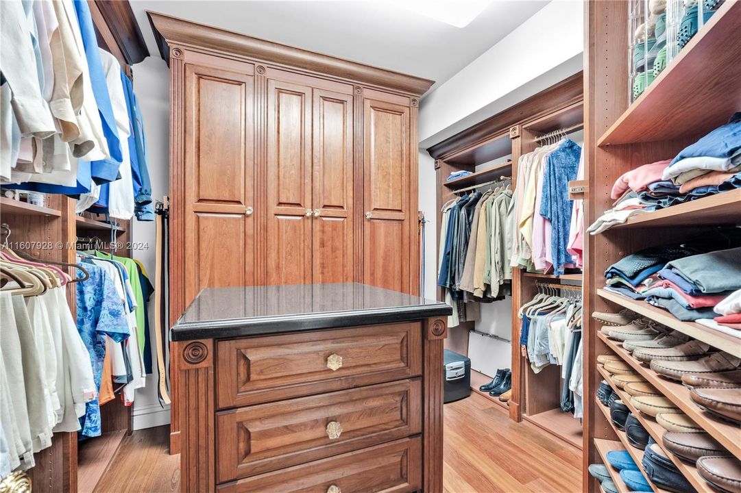 Master walking closet