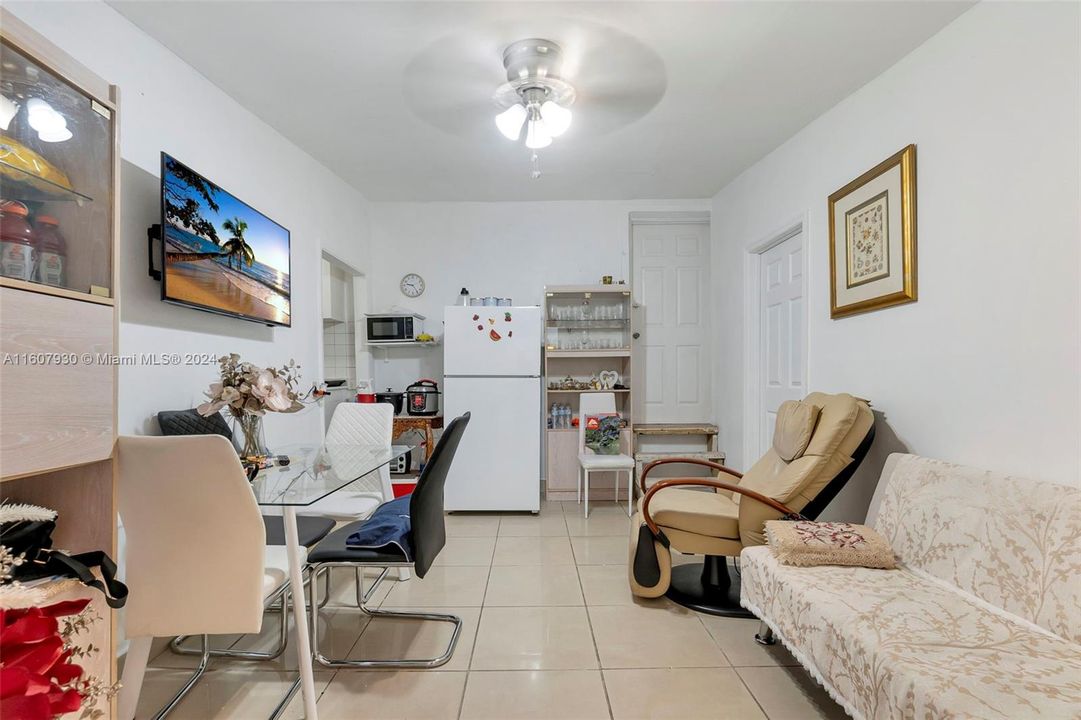 Active With Contract: $680,000 (3 beds, 3 baths, 1925 Square Feet)