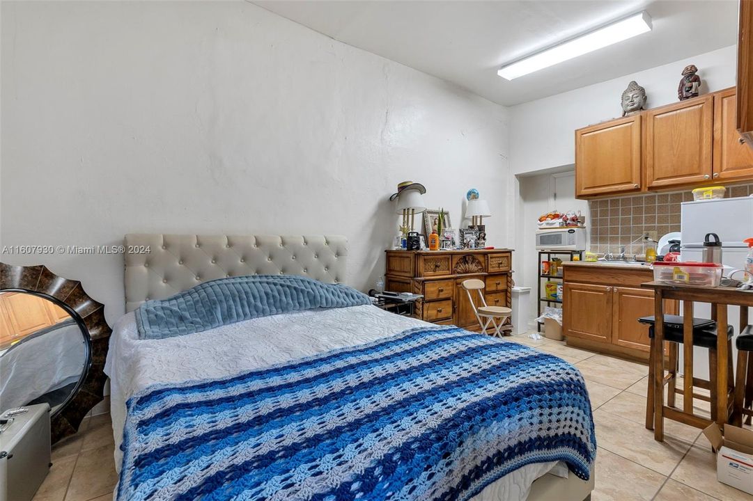 Vendido Recientemente: $680,000 (3 camas, 3 baños, 1925 Pies cuadrados)