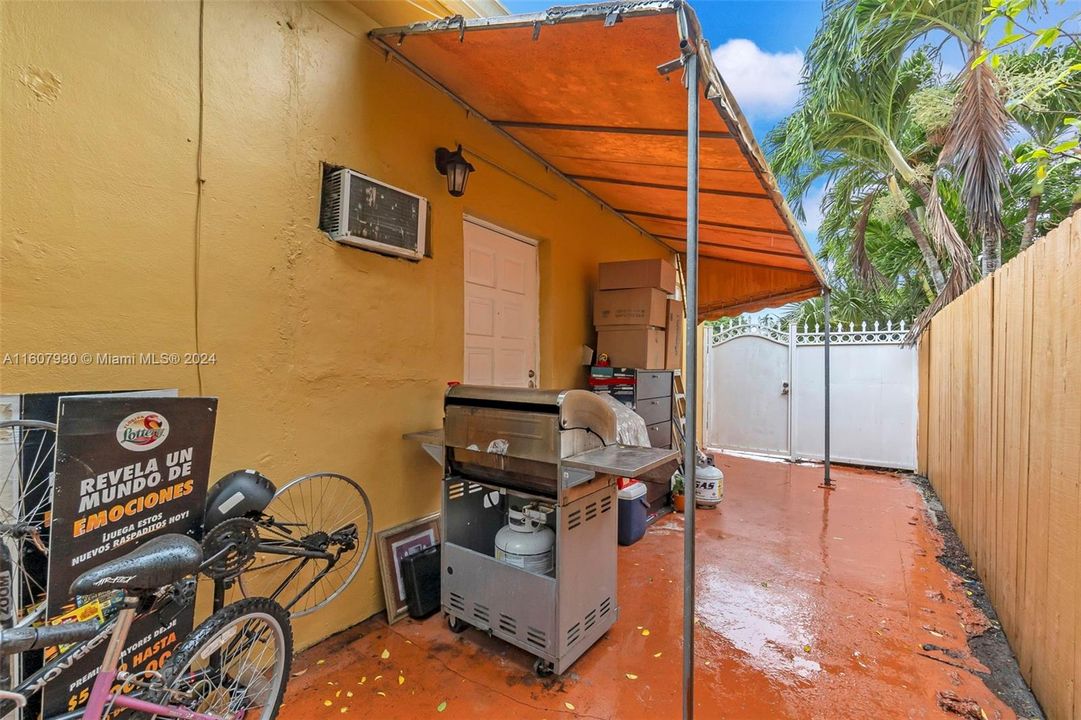 Vendido Recientemente: $680,000 (3 camas, 3 baños, 1925 Pies cuadrados)