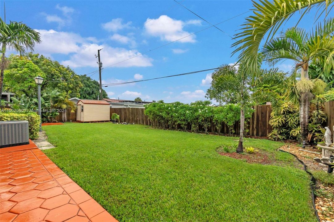 Active With Contract: $680,000 (3 beds, 3 baths, 1925 Square Feet)