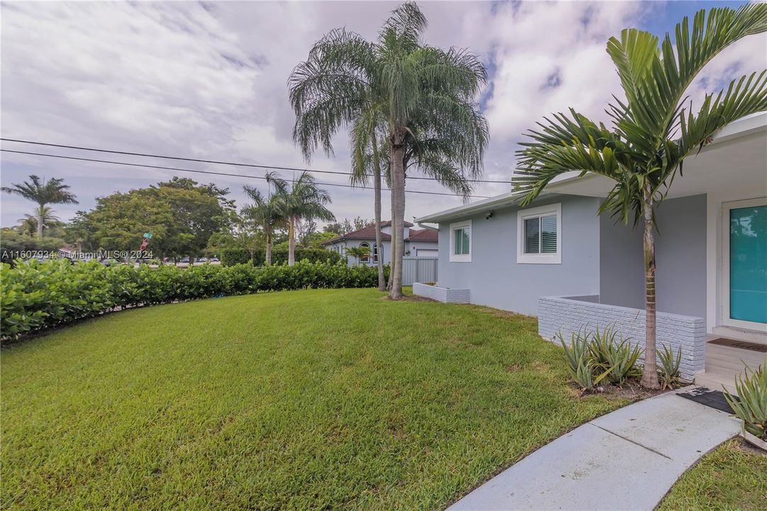 For Sale: $1,600,000 (4 beds, 2 baths, 1960 Square Feet)