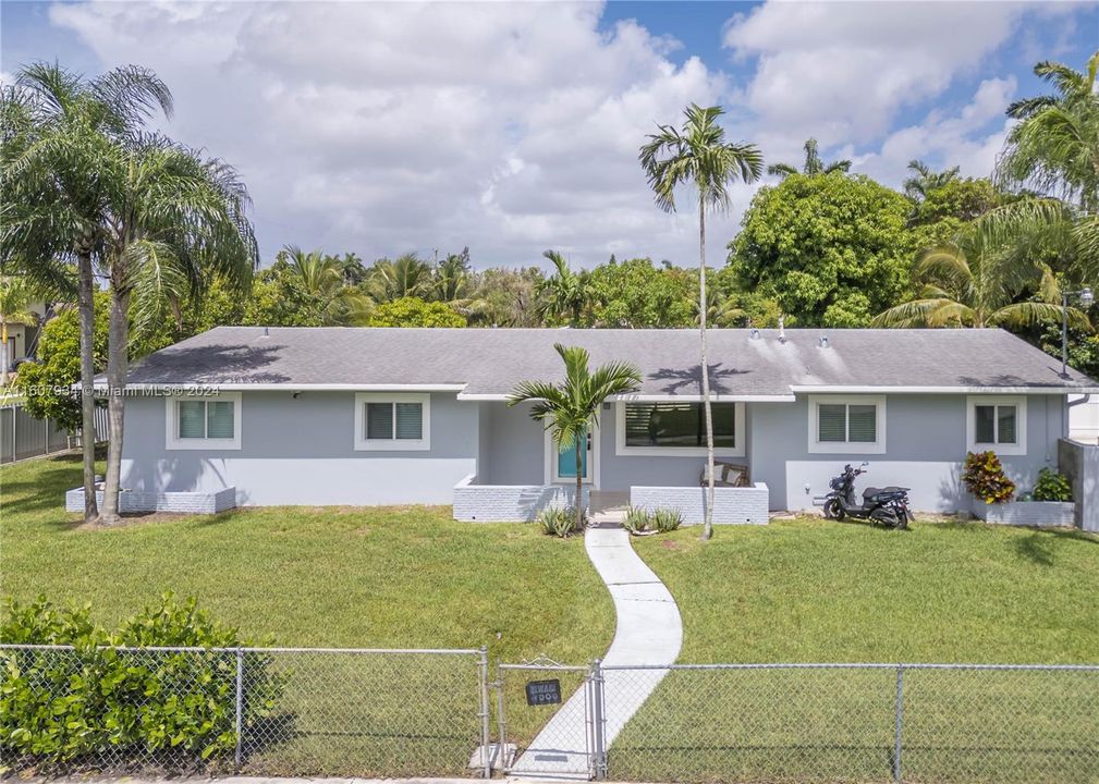 For Sale: $1,600,000 (4 beds, 2 baths, 1960 Square Feet)