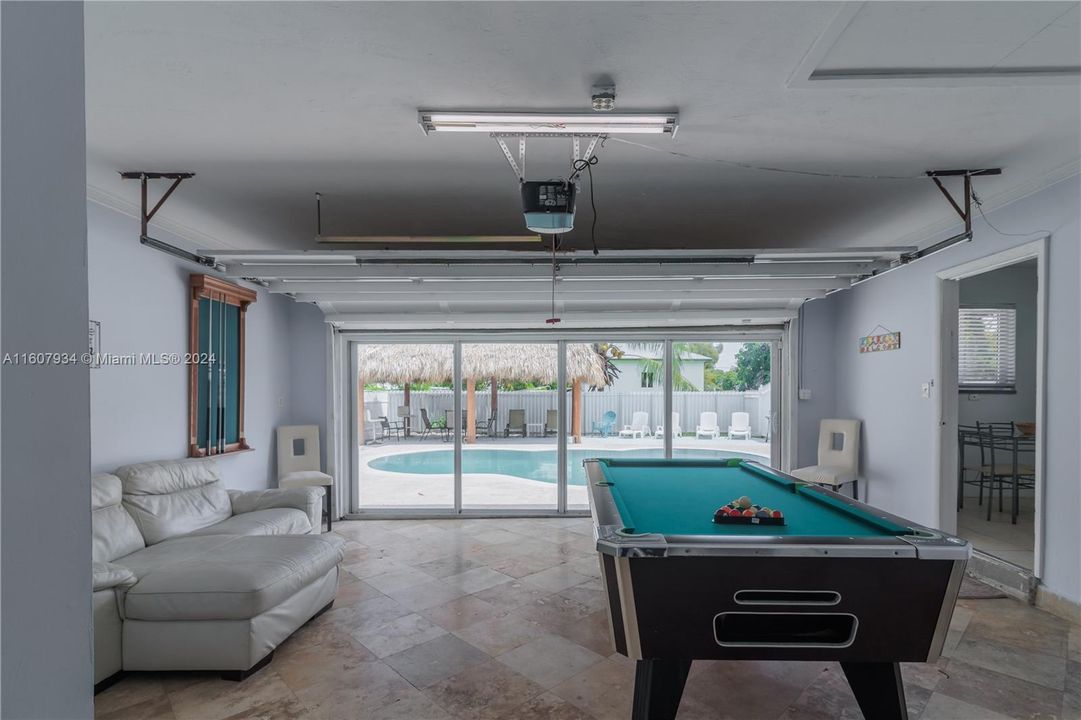 For Sale: $1,600,000 (4 beds, 2 baths, 1960 Square Feet)