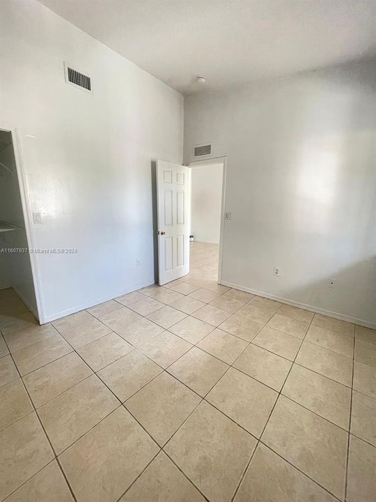 For Rent: $1,950 (2 beds, 2 baths, 815 Square Feet)