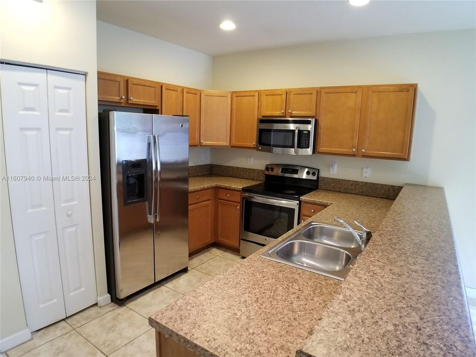 For Rent: $2,990 (3 beds, 2 baths, 1545 Square Feet)