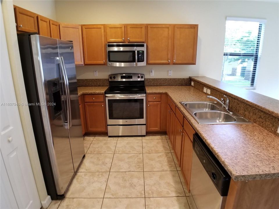 For Rent: $2,990 (3 beds, 2 baths, 1545 Square Feet)