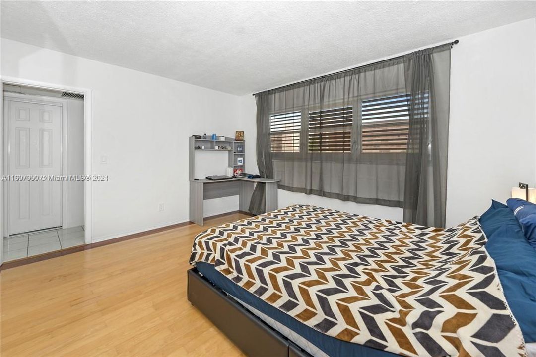 Recently Rented: $1,700 (1 beds, 1 baths, 640 Square Feet)