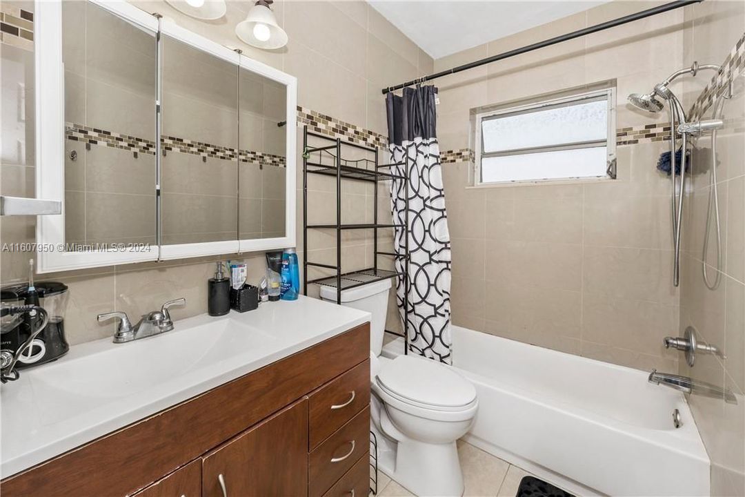最近租的: $1,700 (1 贝兹, 1 浴室, 640 平方英尺)