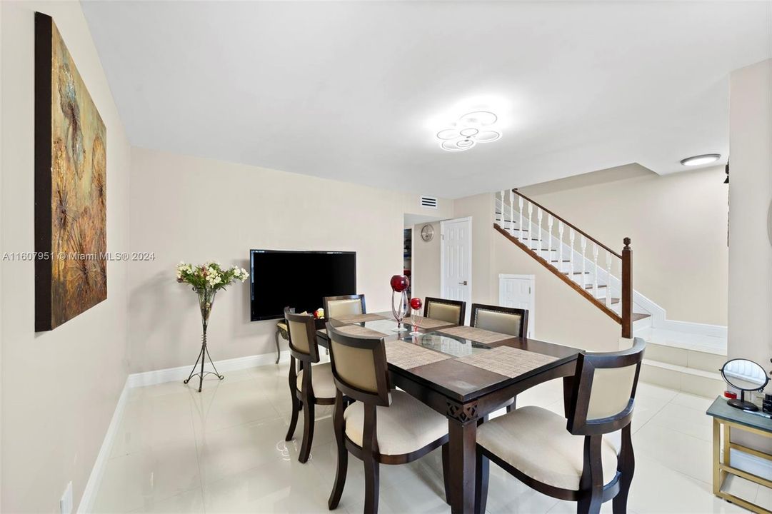 Active With Contract: $465,000 (2 beds, 2 baths, 1750 Square Feet)