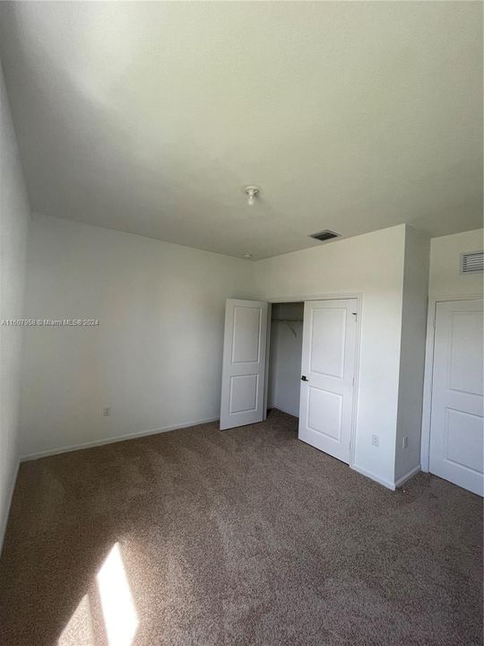 For Rent: $1,600 (1 beds, 1 baths, 2944 Square Feet)