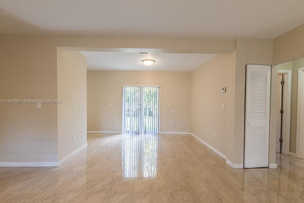 For Rent: $4,000 (2 beds, 1 baths, 949 Square Feet)