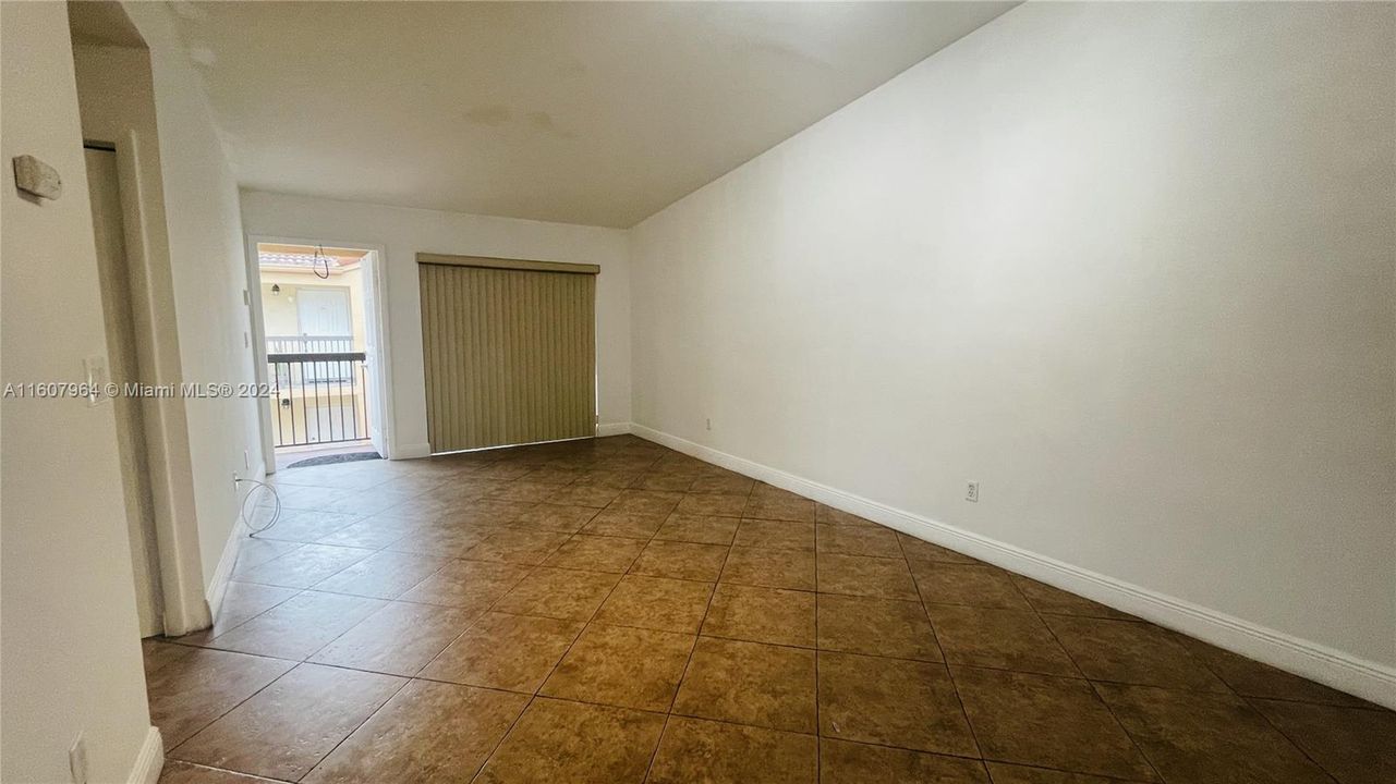 For Rent: $2,275 (2 beds, 2 baths, 900 Square Feet)