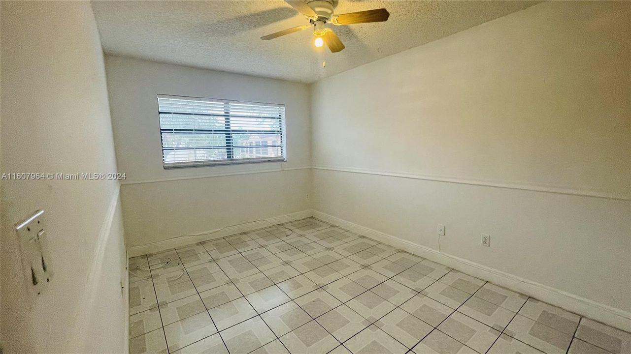 For Rent: $2,275 (2 beds, 2 baths, 900 Square Feet)