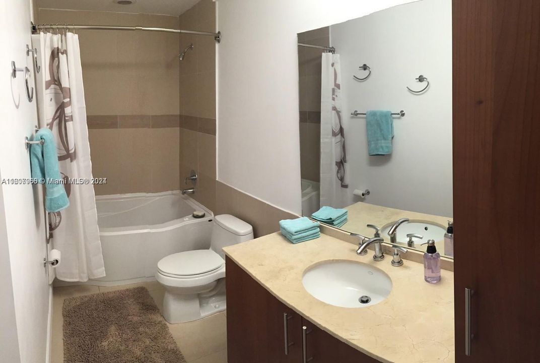 For Rent: $3,100 (1 beds, 1 baths, 995 Square Feet)