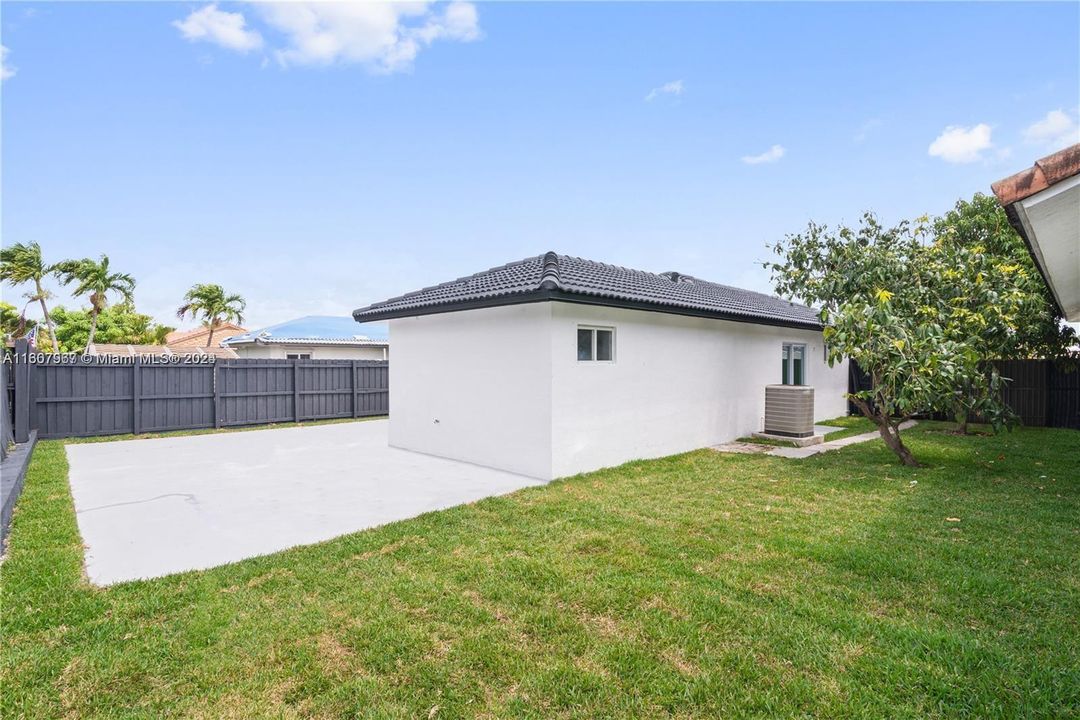 For Sale: $685,000 (4 beds, 2 baths, 1315 Square Feet)