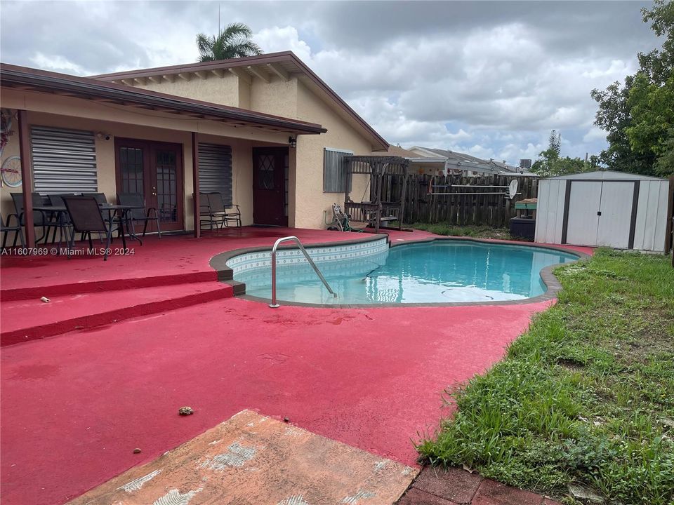 Recently Sold: $495,000 (4 beds, 2 baths, 884 Square Feet)