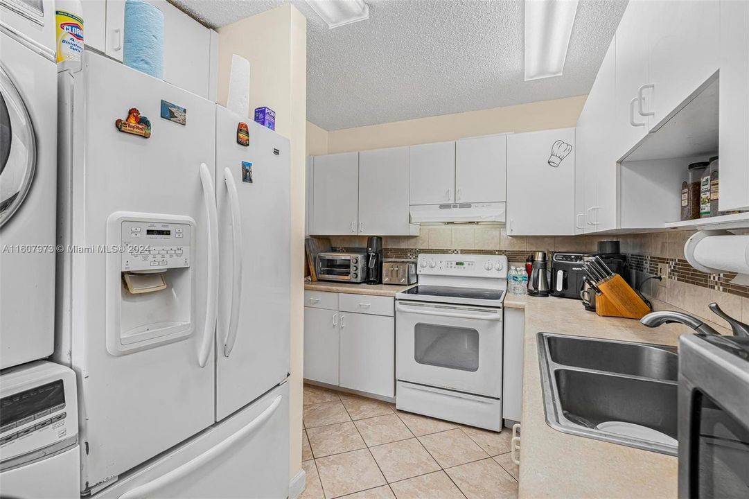 For Sale: $209,000 (2 beds, 2 baths, 1148 Square Feet)