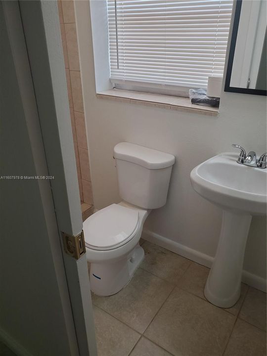 For Rent: $2,700 (3 beds, 2 baths, 1056 Square Feet)