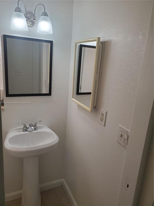 出租: $2,700 (3 贝兹, 2 浴室, 1056 平方英尺)