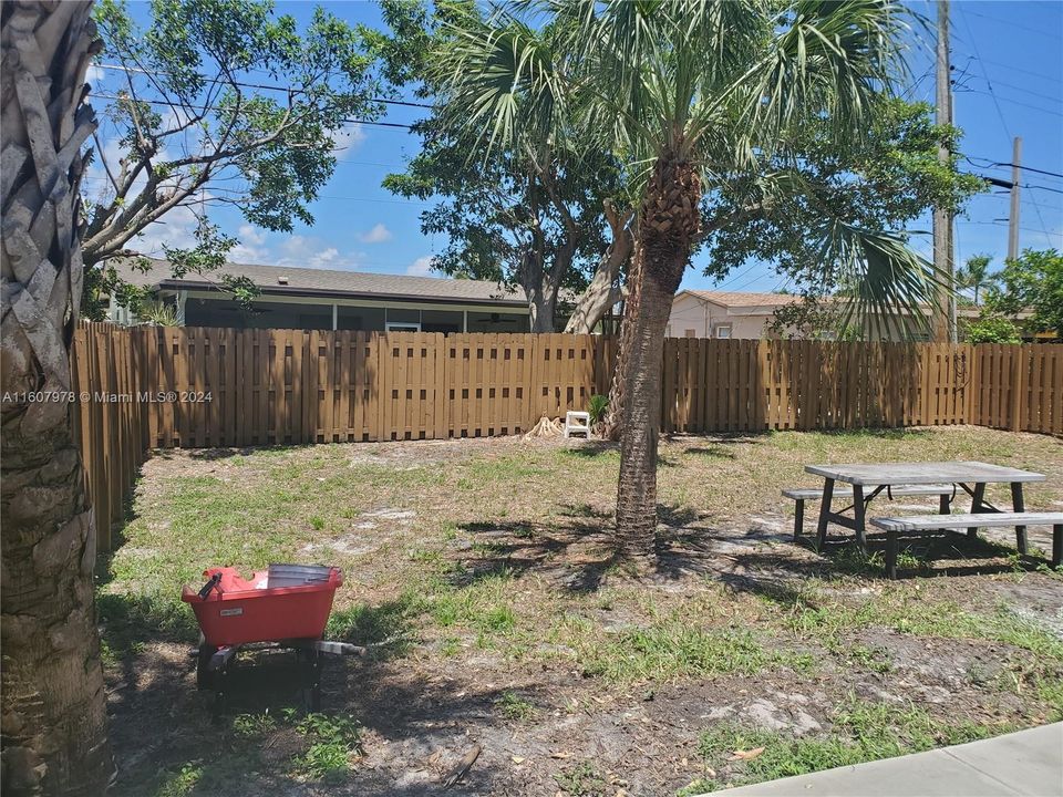 For Rent: $2,800 (3 beds, 2 baths, 1056 Square Feet)