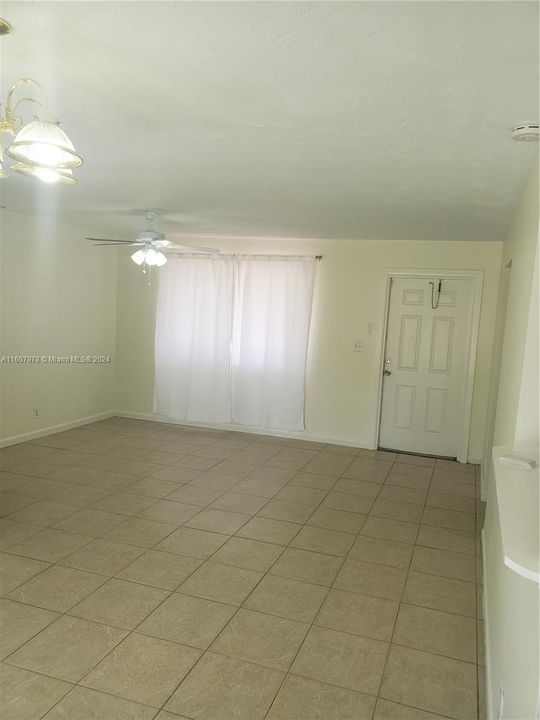 For Rent: $2,800 (3 beds, 2 baths, 1056 Square Feet)