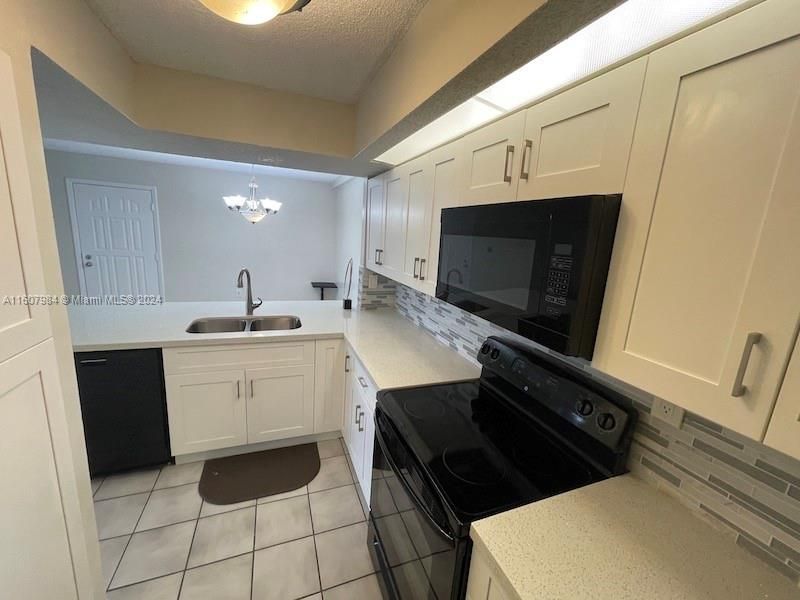 Active With Contract: $2,300 (2 beds, 2 baths, 1113 Square Feet)