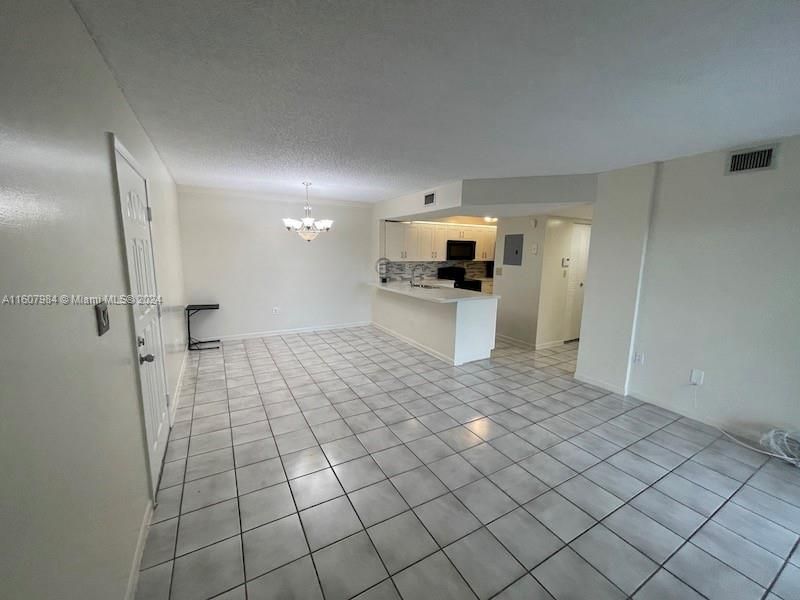 Active With Contract: $2,300 (2 beds, 2 baths, 1113 Square Feet)