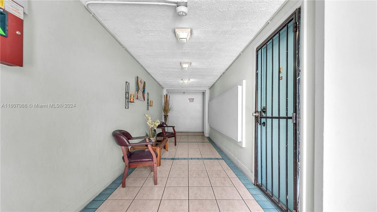 For Sale: $239,000 (2 beds, 2 baths, 875 Square Feet)