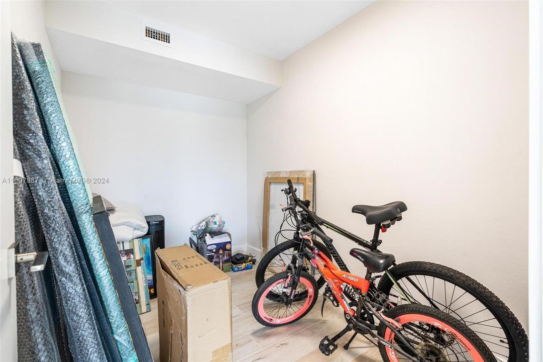 For Sale: $1,990,000 (2 beds, 2 baths, 1496 Square Feet)