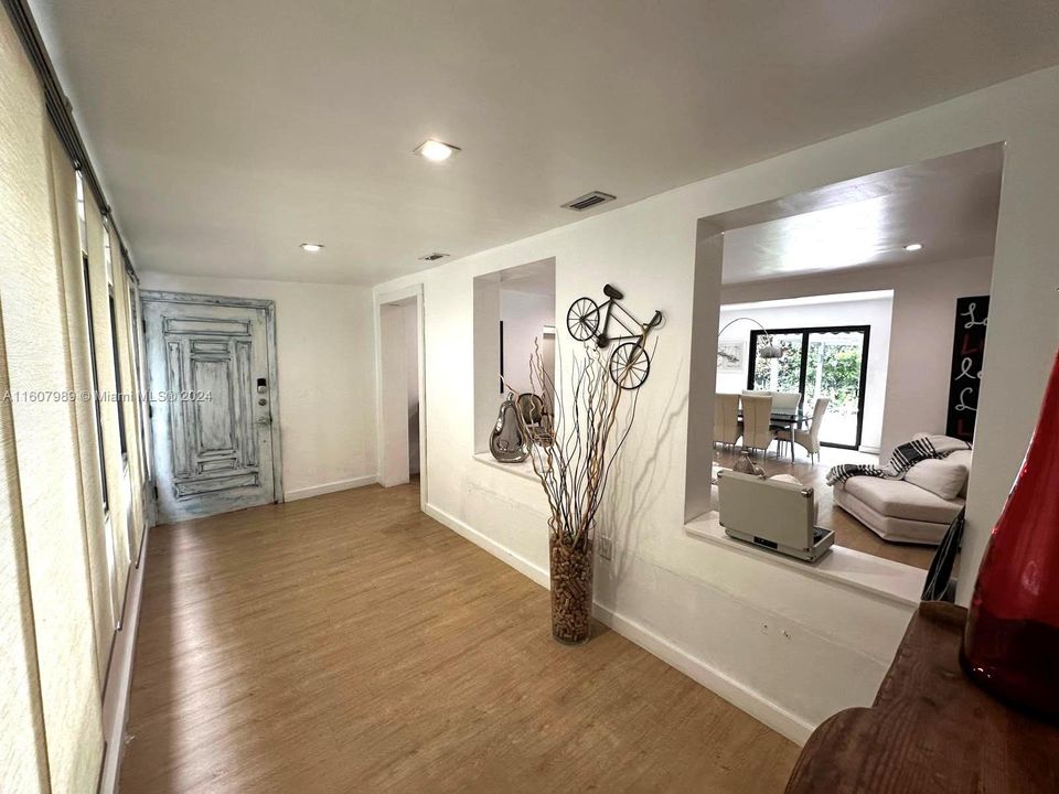 For Sale: $1,150,000 (2 beds, 1 baths, 1114 Square Feet)