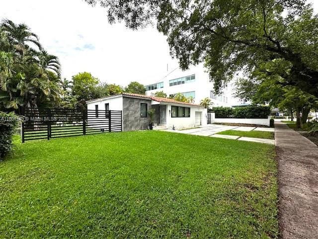 For Sale: $1,095,000 (2 beds, 1 baths, 1114 Square Feet)