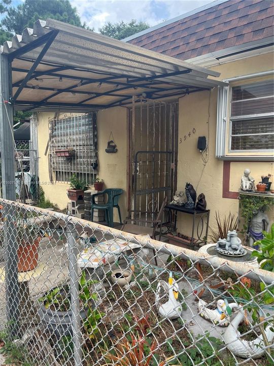 Vendido Recientemente: $369,900 (4 camas, 2 baños, 1231 Pies cuadrados)