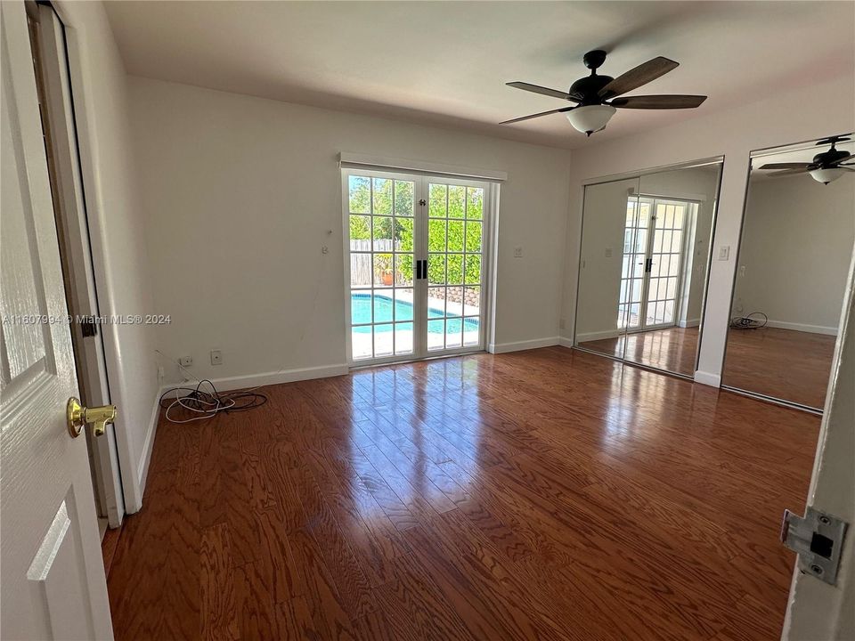 Recently Rented: $5,495 (3 beds, 2 baths, 1587 Square Feet)