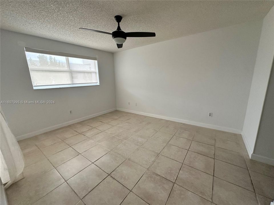 For Sale: $205,000 (1 beds, 1 baths, 830 Square Feet)