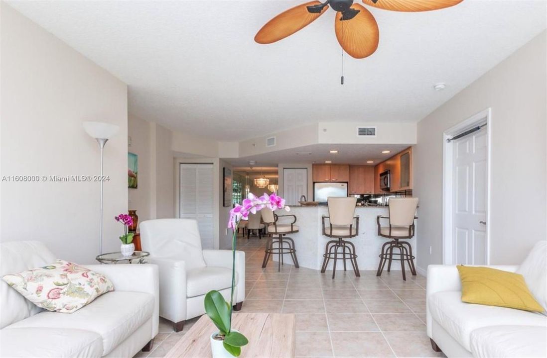 For Sale: $649,000 (2 beds, 2 baths, 1180 Square Feet)