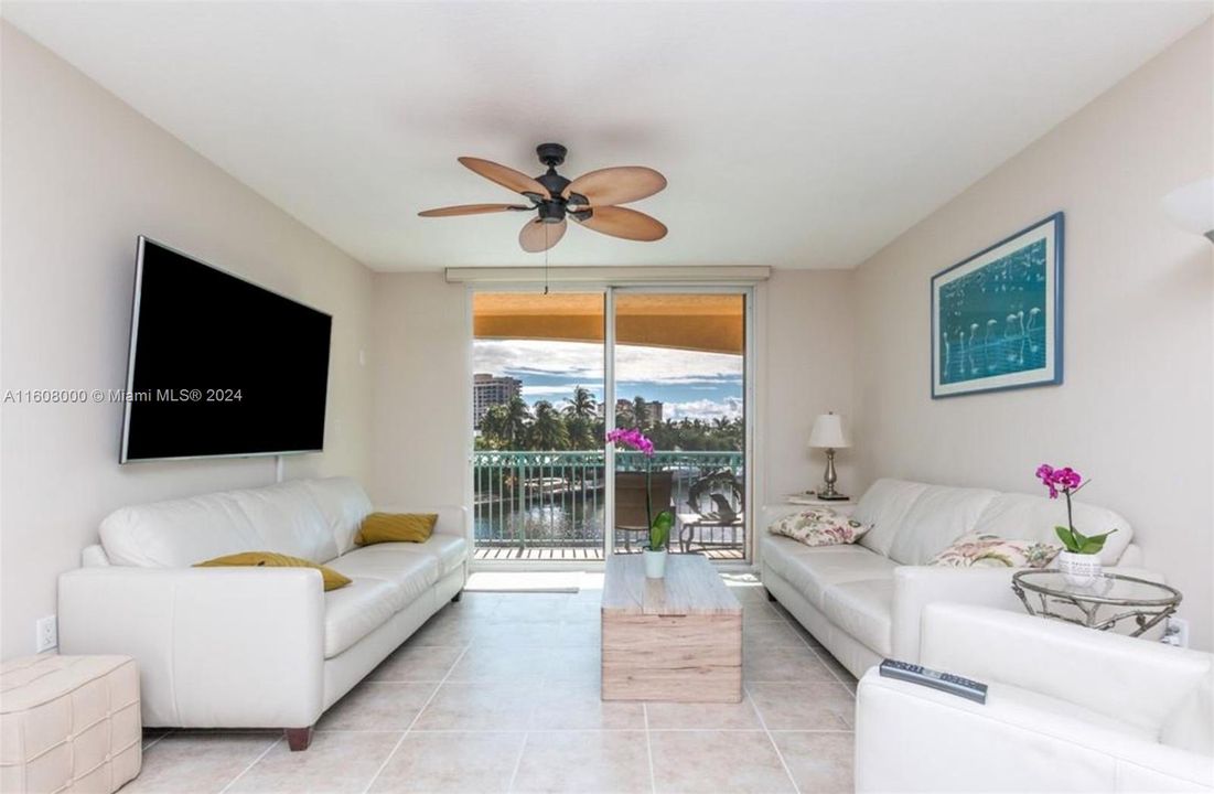 For Sale: $649,000 (2 beds, 2 baths, 1180 Square Feet)