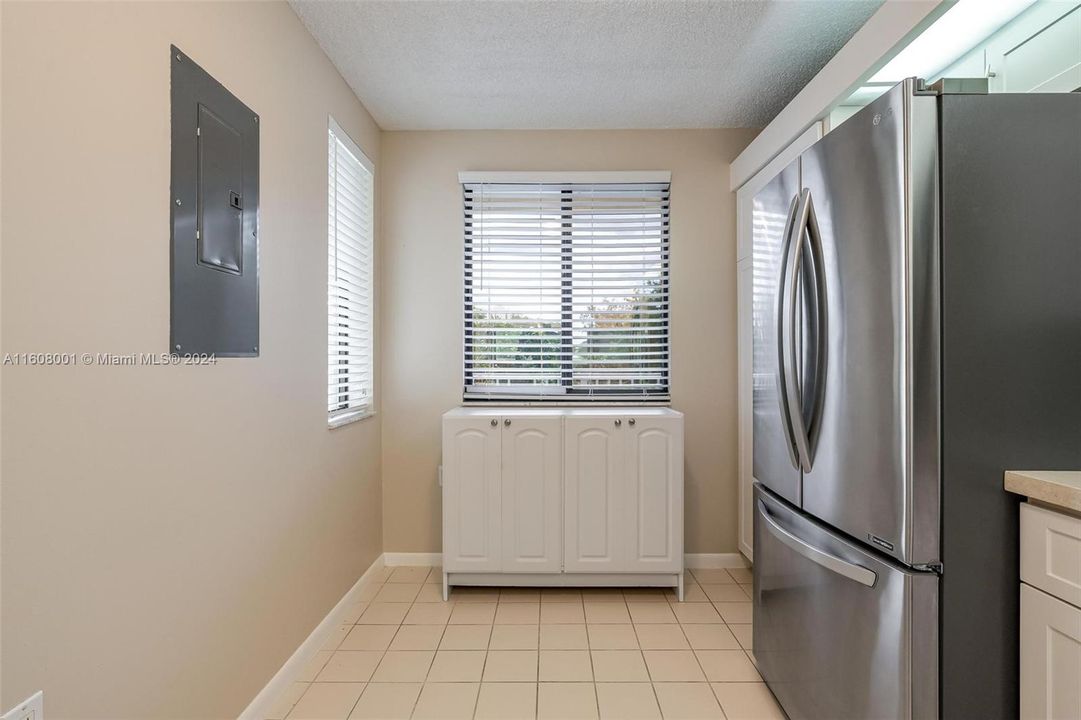 Active With Contract: $269,900 (2 beds, 2 baths, 1442 Square Feet)