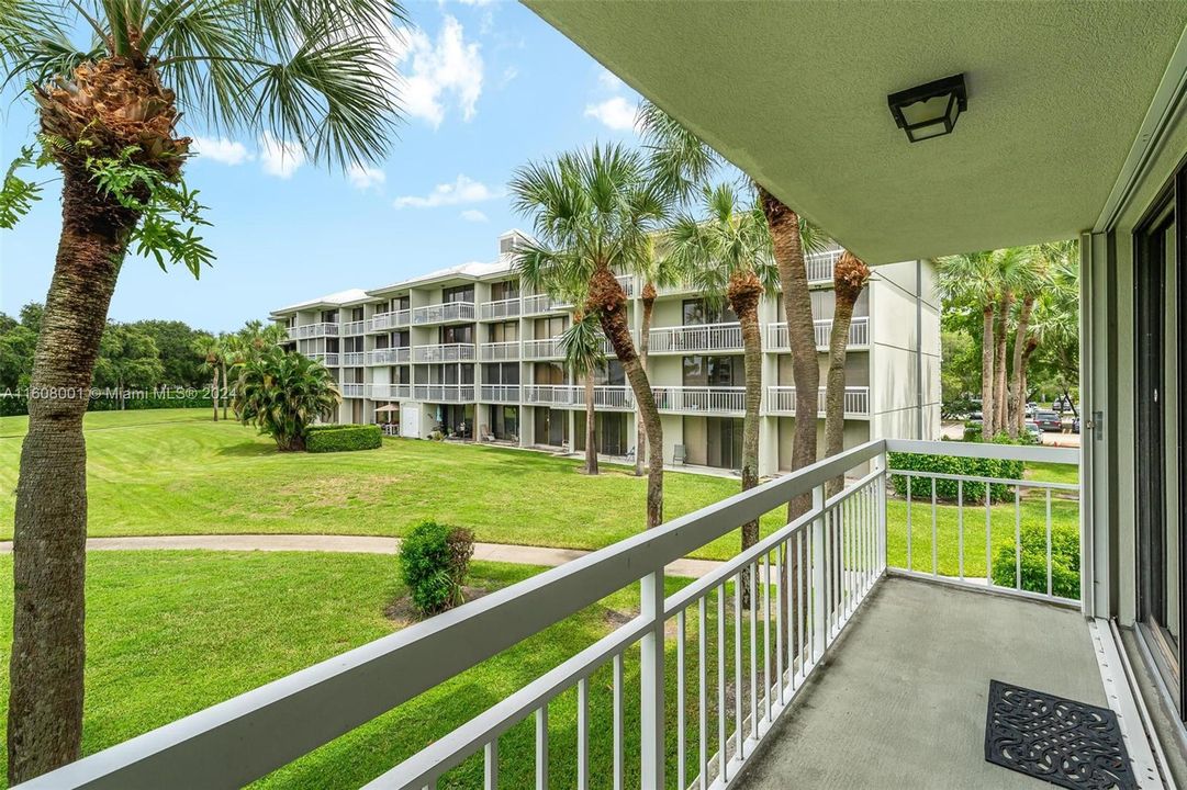 Active With Contract: $269,900 (2 beds, 2 baths, 1442 Square Feet)