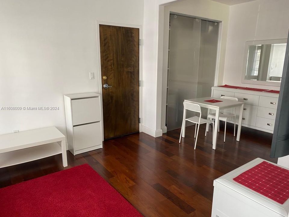 For Rent: $2,000 (1 beds, 1 baths, 451 Square Feet)