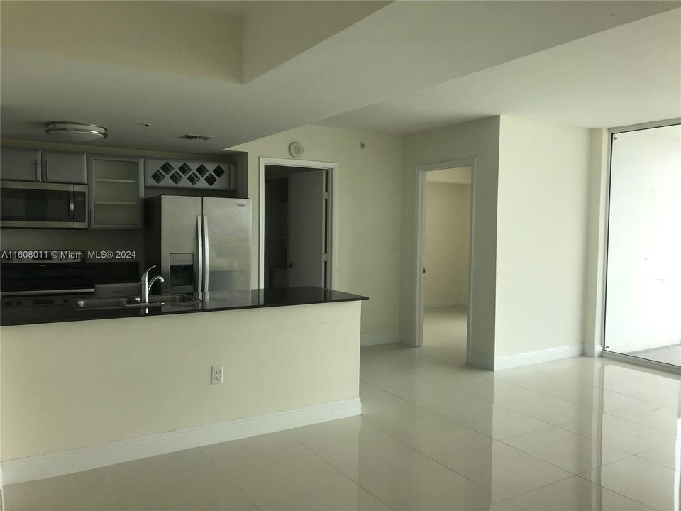 For Rent: $2,900 (2 beds, 2 baths, 948 Square Feet)