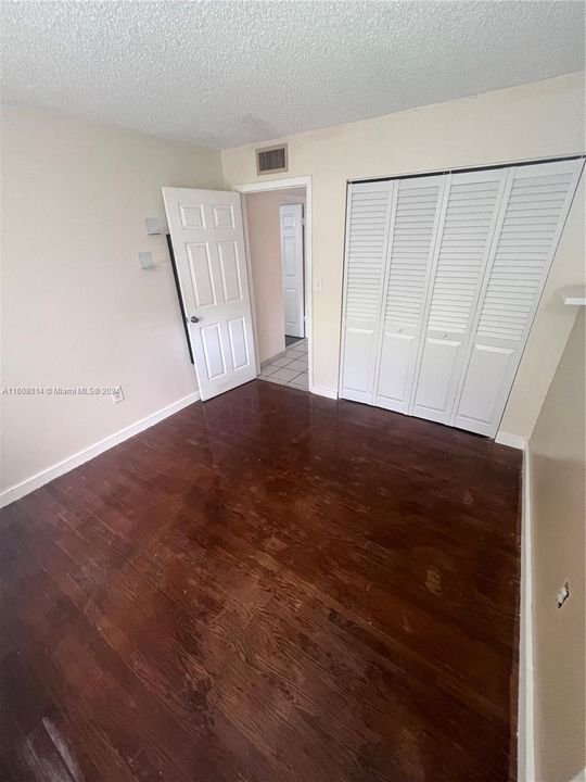 For Rent: $2,200 (2 beds, 2 baths, 983 Square Feet)