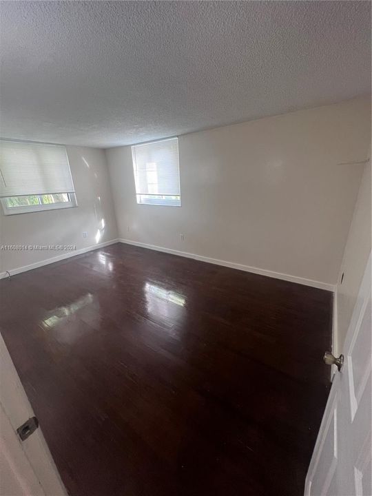 For Rent: $2,200 (2 beds, 2 baths, 983 Square Feet)