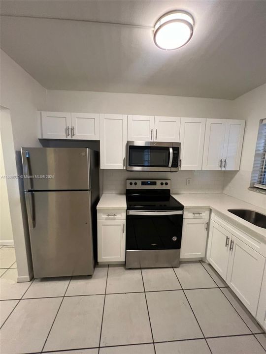 For Rent: $2,050 (2 beds, 1 baths, 870 Square Feet)