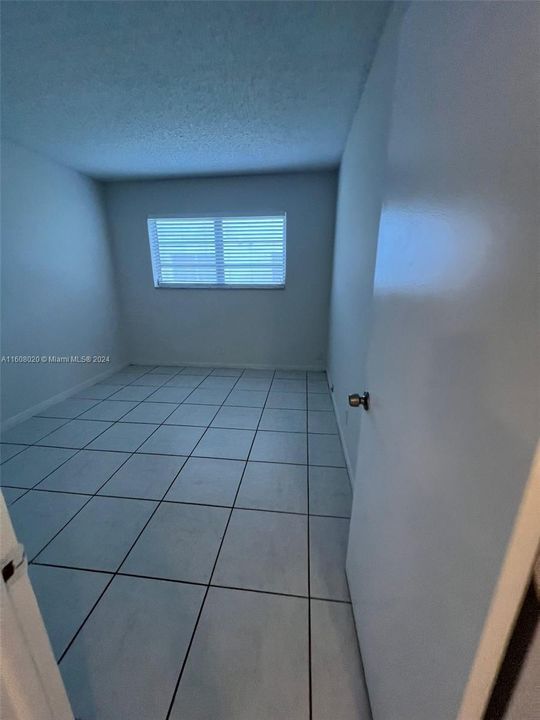 For Rent: $2,200 (2 beds, 1 baths, 870 Square Feet)