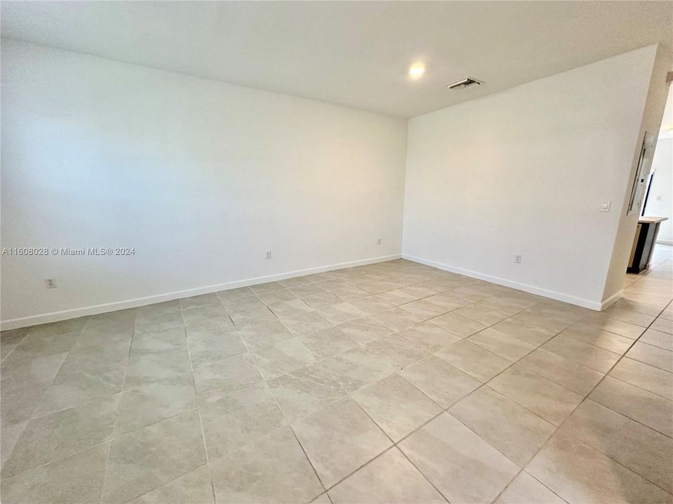 For Rent: $2,600 (3 beds, 2 baths, 1427 Square Feet)